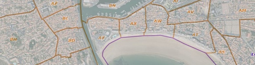 Extrait du plan cadastral cumulé à la vue satellite des Sables d'Olonne (par Géoportail)